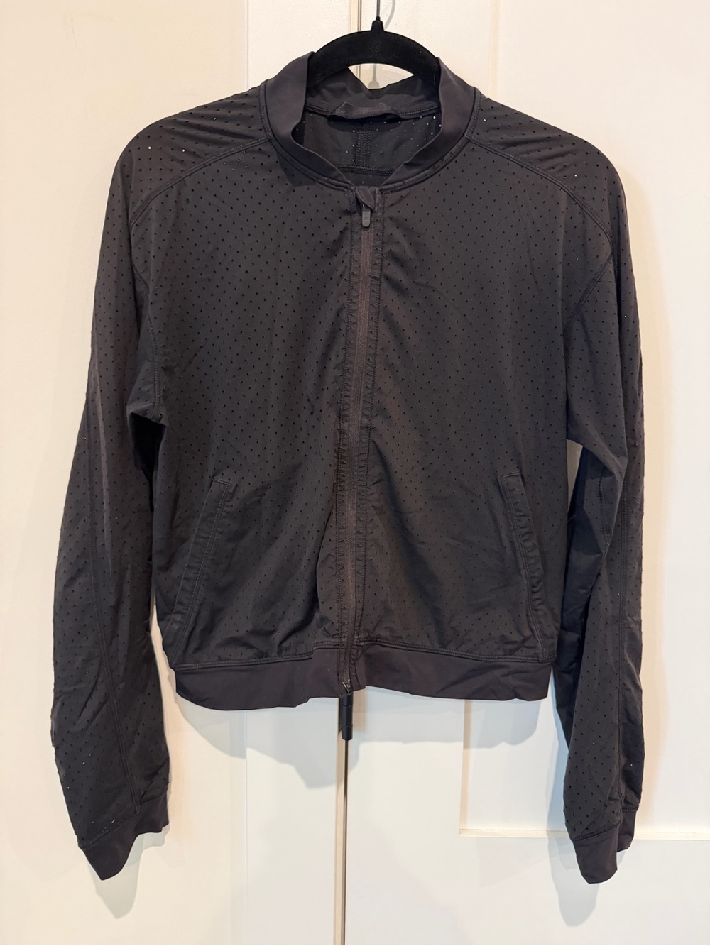 LULULEMON Athletica Black Perforated Bomber Jacket Mesh Sz‎ 6 EUC Athleisure - Picture 2 of 9